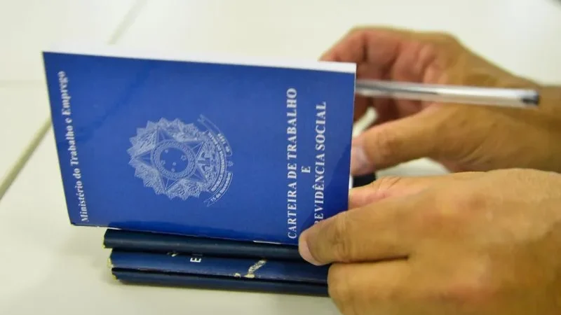 Desemprego passa dos 12% no trimestre até outubro, aponta IBGE