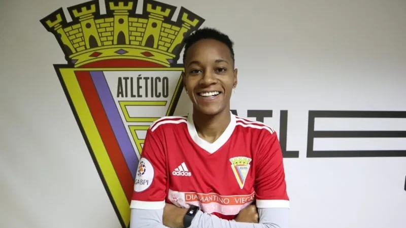 Goleira de SC fala sobre dificuldades e superação para jogar futebol em Portugal