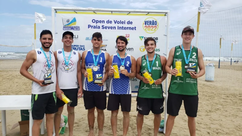 Domingo foi de esporte no Open de Vôlei de Praia Seven Internet do Arroio