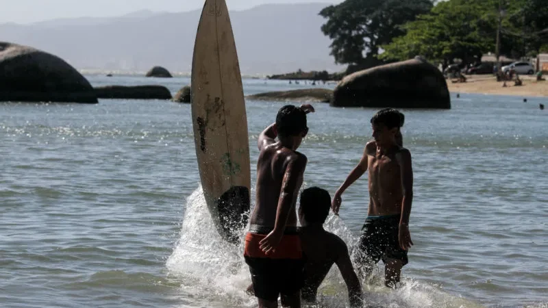 SC tem alerta para onda de calor intenso em meio a fenômeno histórico em países vizinhos