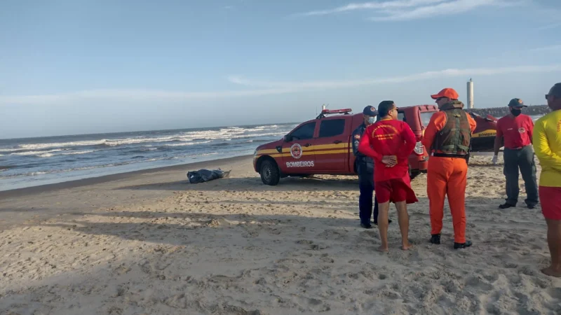 Corpo é encontrado boiando em Passo de Torres.