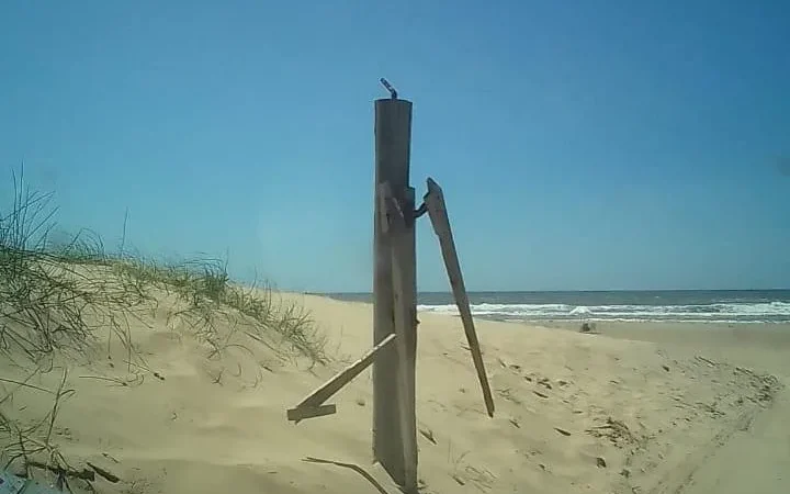 Vândalos destroem portão de acesso à barra do Araranguá