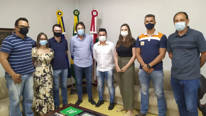 DEFESA CIVIL OFERECE AJUDA PARA CONTENÇÃO DE BURACO NA BEIRA RIO EM ARARANGUÁ