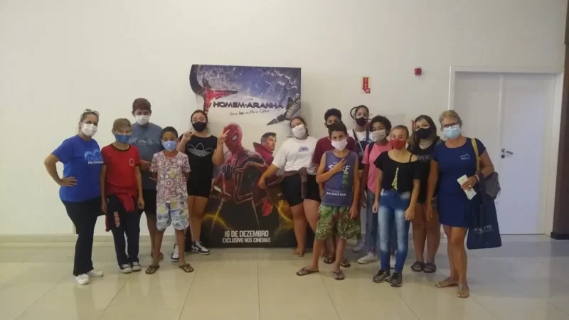 Post TV leva crianças da Casa da Fraternidade ao cinema