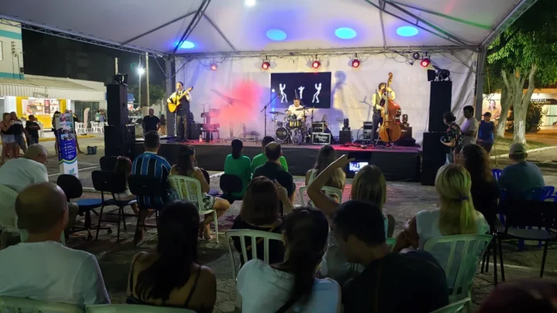 Apresentações culturais encantam o público na Praça Central
