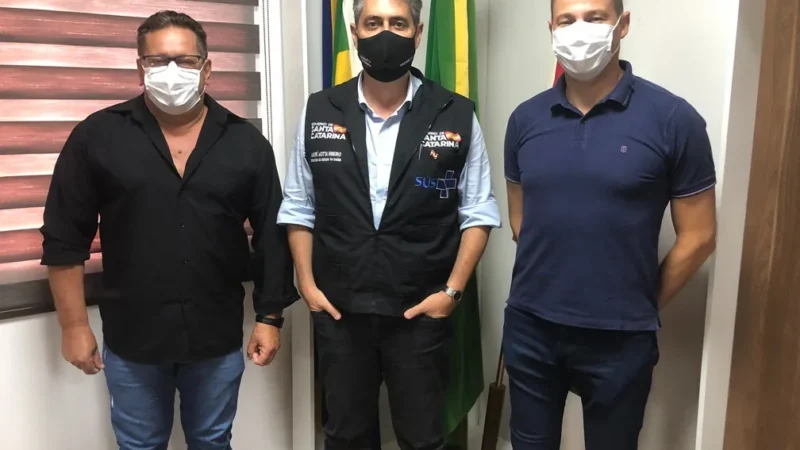 André Mota visita hospital de Jacinto e pede contrapartida em serviços para apoio