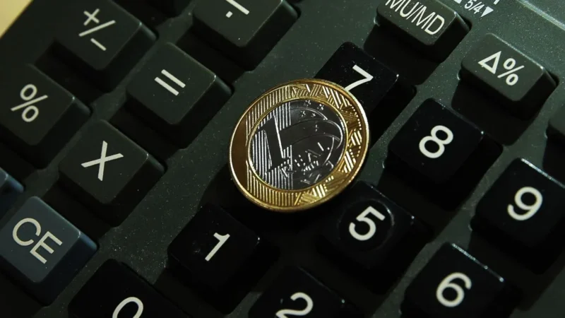 Número de endividados cai 0,2 ponto percentual em janeiro, diz CNC