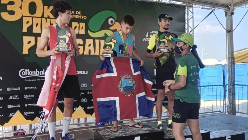 Gaivotense de 17 anos conquista vitória em maratona no norte de SC