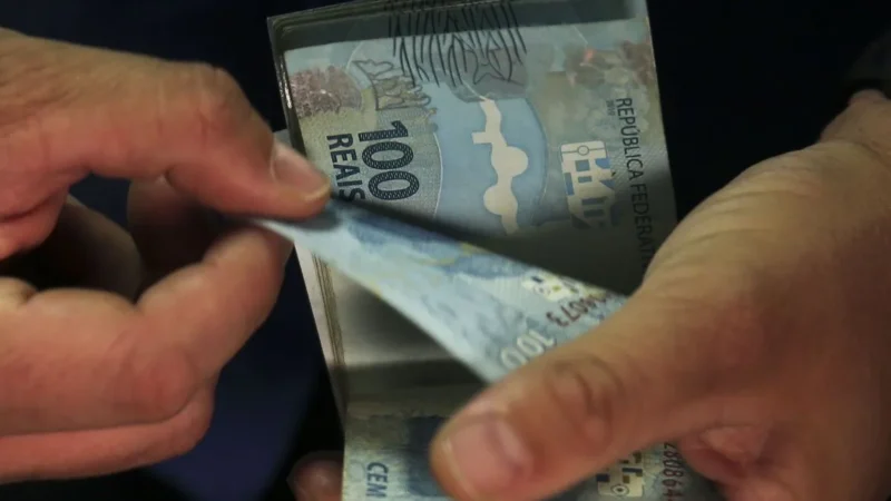Auxílio Brasil: definido calendário de exigências de saúde e educação