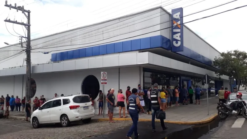 Procon autua agências bancárias por excesso de tempo de espera de usuários