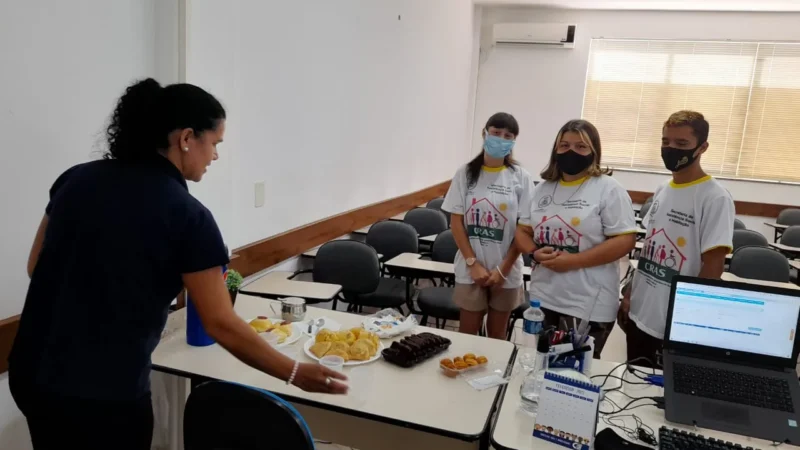 Projeto sobre mercado de trabalho leva jovens a saída de campo