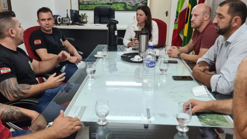 Roubo de gado é tema de reunião entre prefeita e Polícia Civil