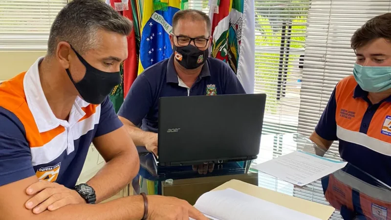 Defesa Civil debate alagamentos causados pela chuva em Ermo