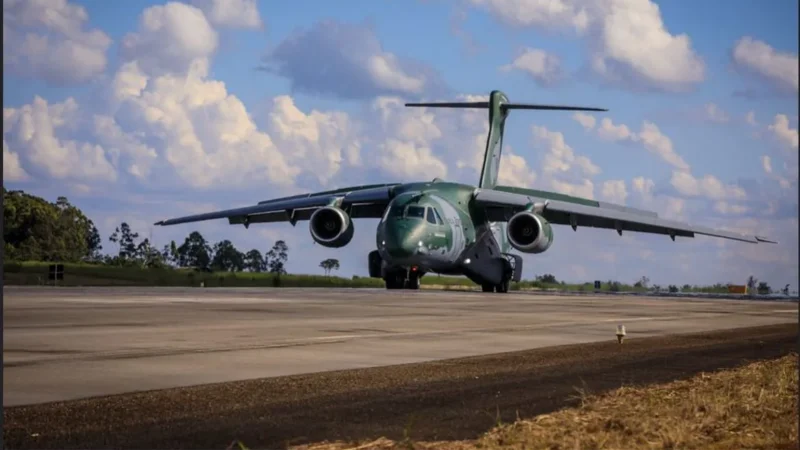 Avião da FAB parte na segunda para resgatar brasileiros na Polônia