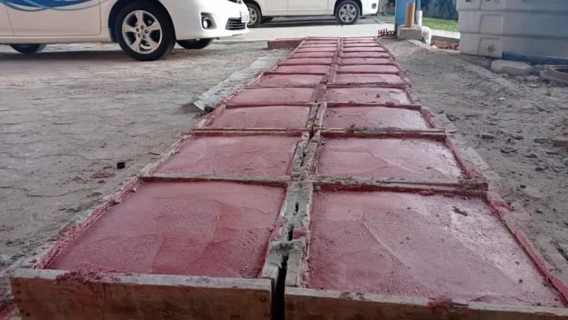 Samae de Araranguá faz suas próprias tampas de concreto para tubulações