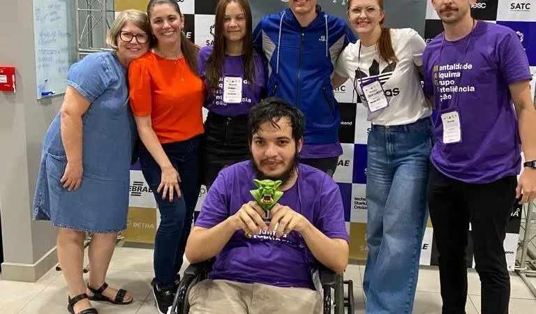 Acadêmicos da Unesc com participação destacada no Startup Weekend