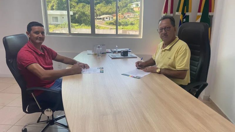Prefeito de Maracajá sanciona a Lei que reajusta salários dos servidores municipais