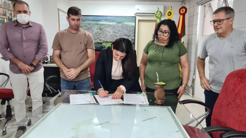 REFORMA DA PREFEITURA DE SOMBRIO; COSTURAS DO PL; UNIÃO BRASIL E PSD FECHADOS; AMESC NA MARCHA; E MAIS