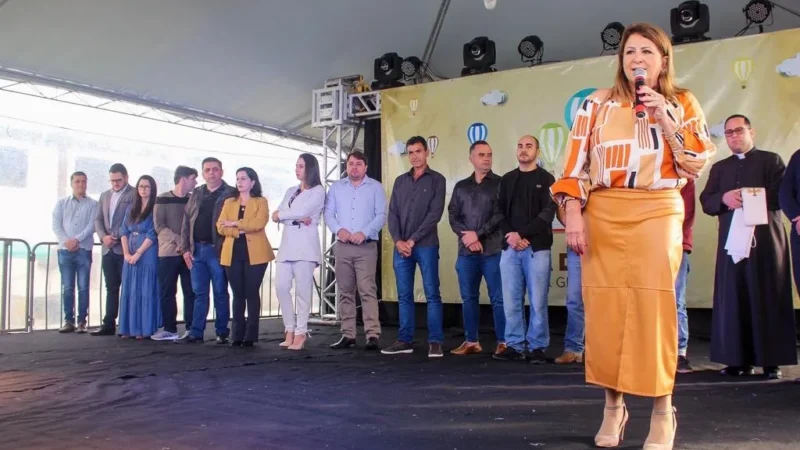 A VII Feira do Livro de Praia Grande teve abertura oficial nesta quinta (26)