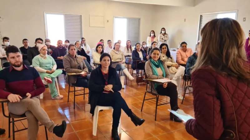 Encontro na Semana da Enfermagem em Sombrio encerra com poema dedicado aos profissionais