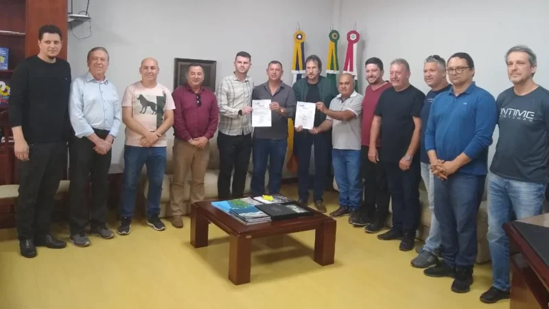 MDB deve brigar por aliança com Moisés; Câmara na Comunidade começa a dar frutos; PP aperta filiado; e mais