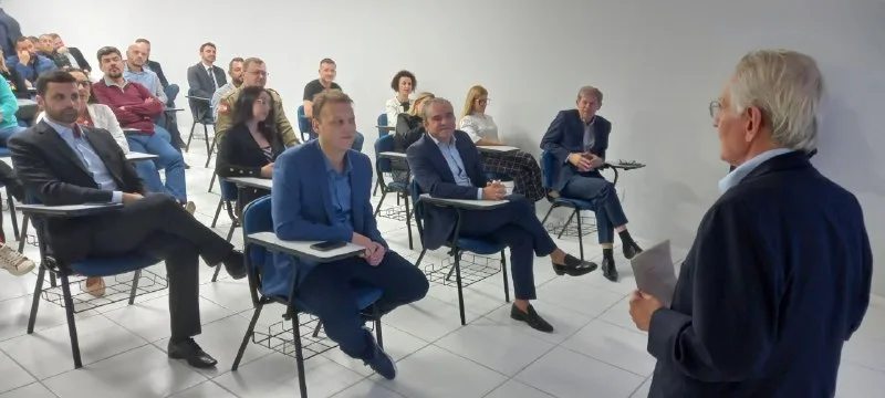 Senhor Educação palestra em Araranguá; cenários pós apoio do PSD a Loureiro; e mais