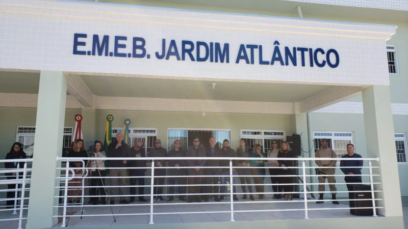 Autoridades inauguram reforma da Escola Municipal Jardim Atlântico do Arroio