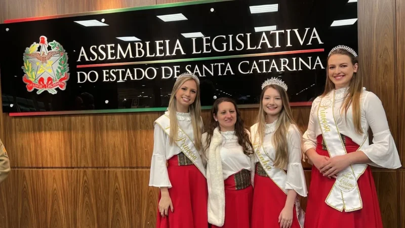 Soberanas divulgam a 29ª Festa do Colono de Maracajá na Alesc e Casa d’Agronômica