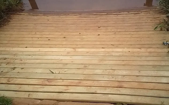Prefeitura refaz deck destruído por vândalos