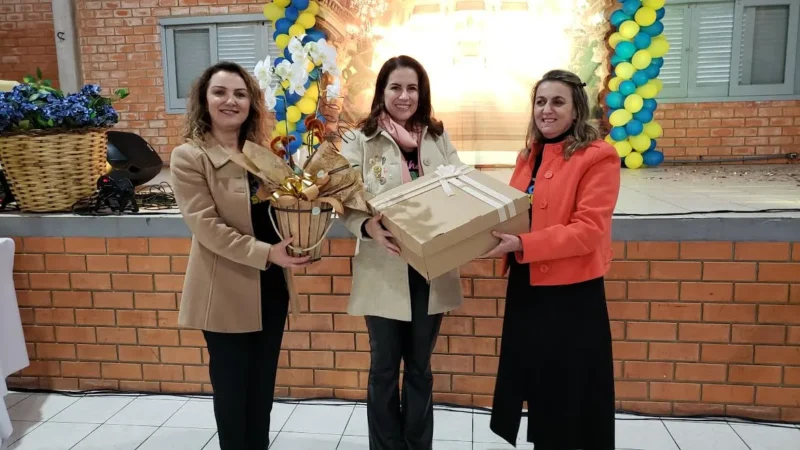 Primeira-dama do Estado visita Arroio do Silva e Exposição dos Clubes de Mães