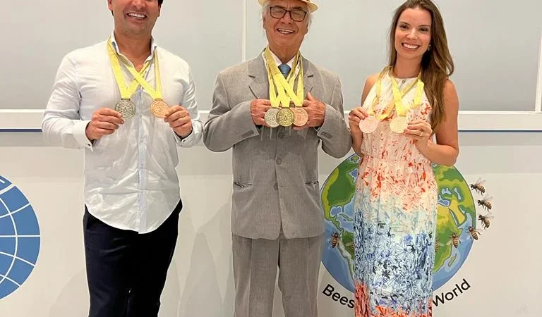 Araranguá conquista 7 medalhas na Apimondia, maior Congresso Mundial de Apicultura