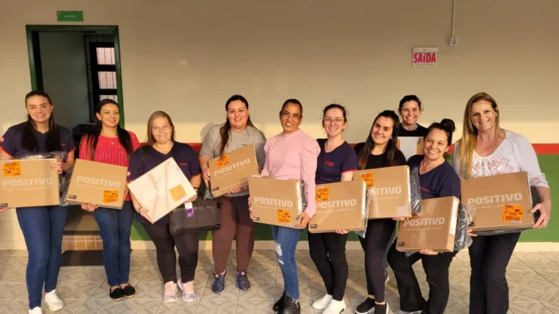 MAIS DE 800 PROFESSORES ACTS COM NOTEBOOKS NA AMESC