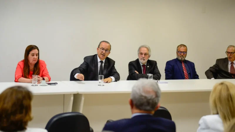 Jorginho Mello na Alesc e TJSC; disputa pela presidência em BG; deck do Morro; partidos e a cláusula de barreira;  e mais