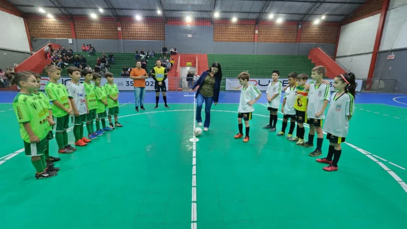 Municipal de Futsal de Sombrio começa com danças, ‘fofurices’ e golaços