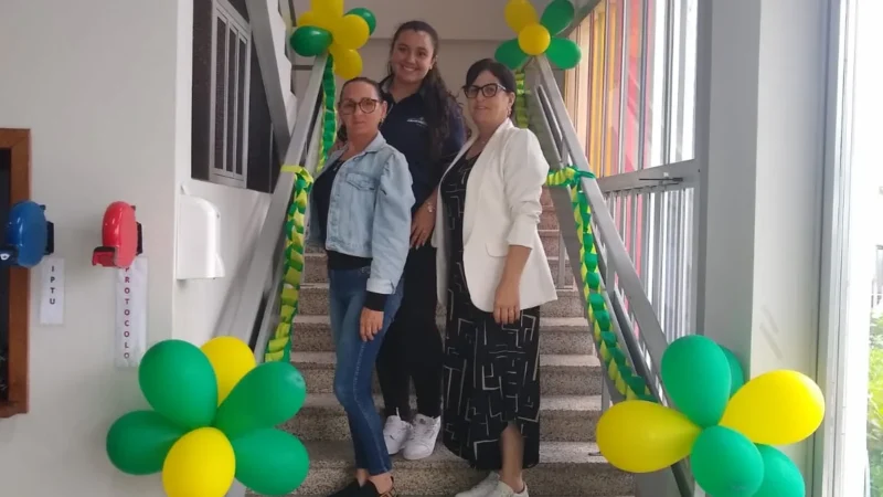Prefeitura decorada para a estreia do Brasil na Copa