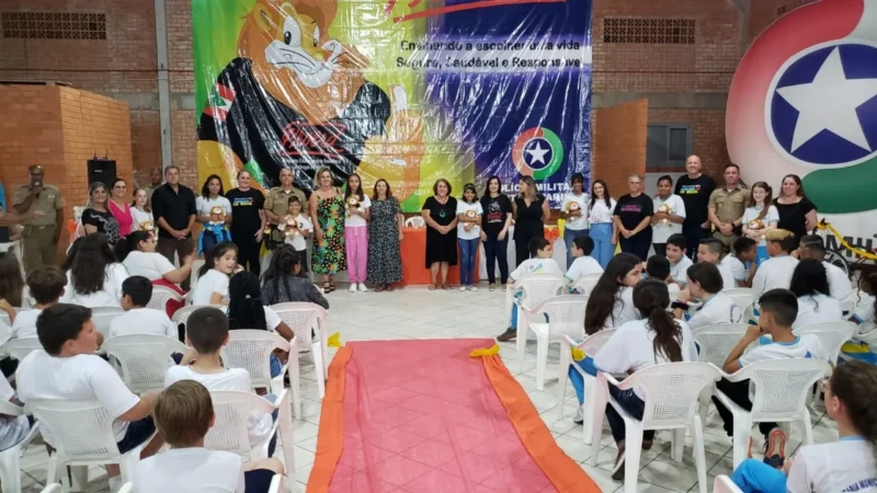 Formatura do Proerd reúne estudantes e familiares em Balneário Arroio do Silva