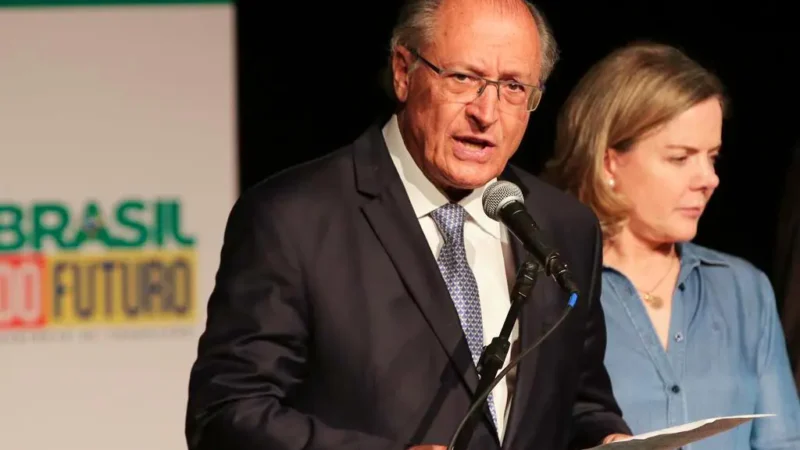 Geraldo Alckmin e Gleisi Hoffmann recebem Carta Compromisso e prometem avaliar demandas da mobilidade sustentável no próximo governo