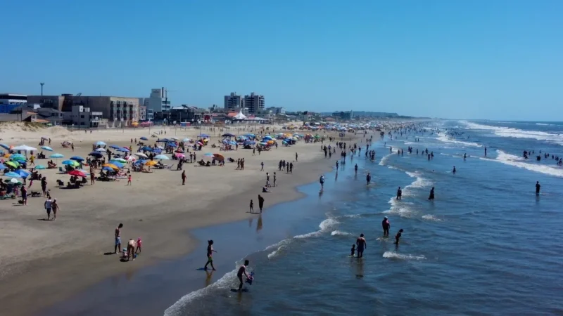 Balneário Arroio do Silva realiza pesquisa de demanda turística temporada de verão 2023