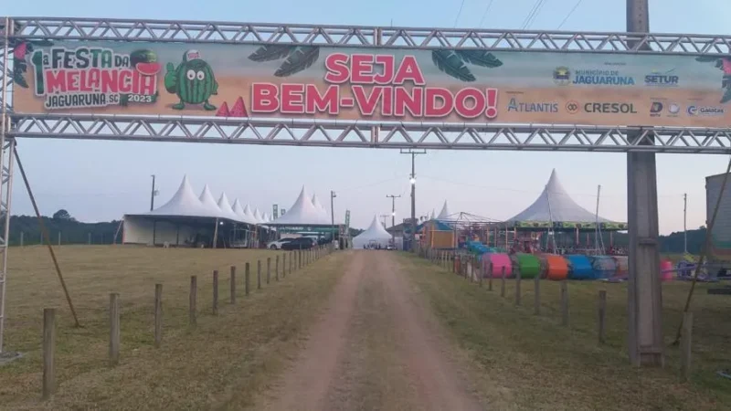 Festa da Melancia inicia amanhã em Jaguaruna e show de Guilherme e Santiago marcará a programação