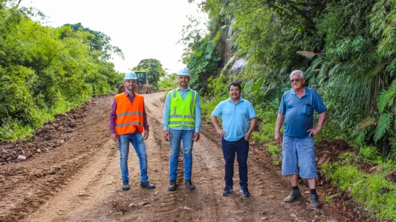 Serra do Faxinal está recebendo ensaibramento para melhor trafegabilidade
