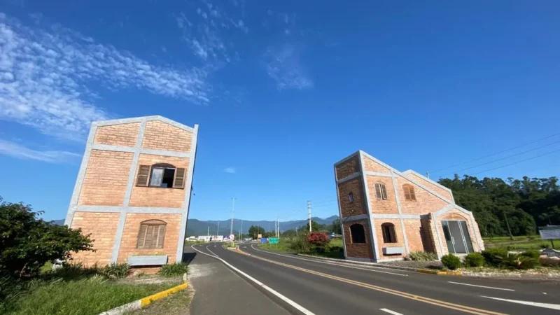 Pórtico de Timbé do Sul recebe pintura