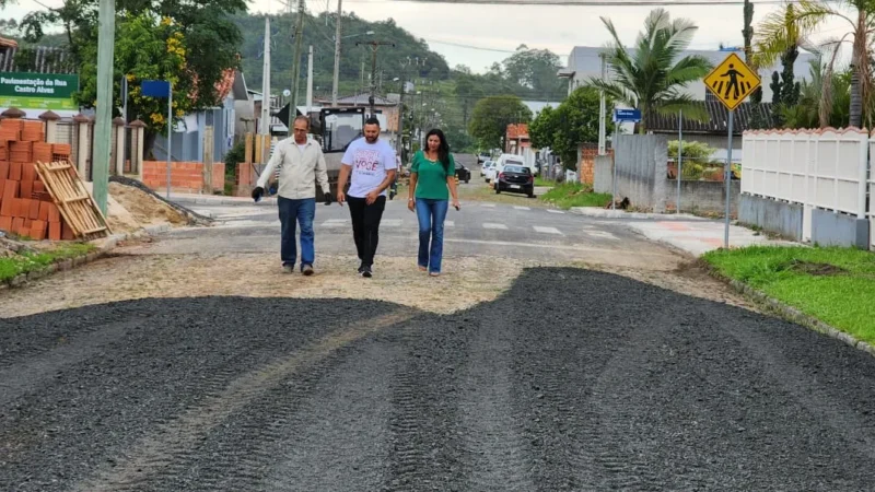 Prefeitura de Sombrio realiza obra de asfalto no bairro São José