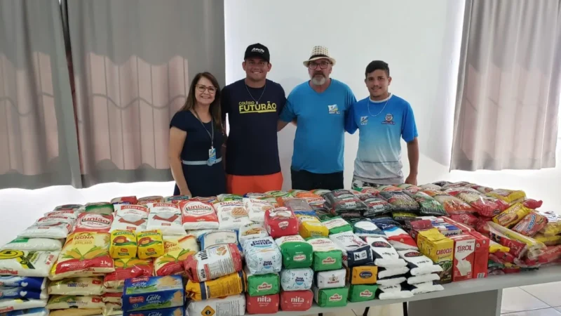 Ação por meio do esporte: mais de 350kg de alimentos são doados para o CRAS
