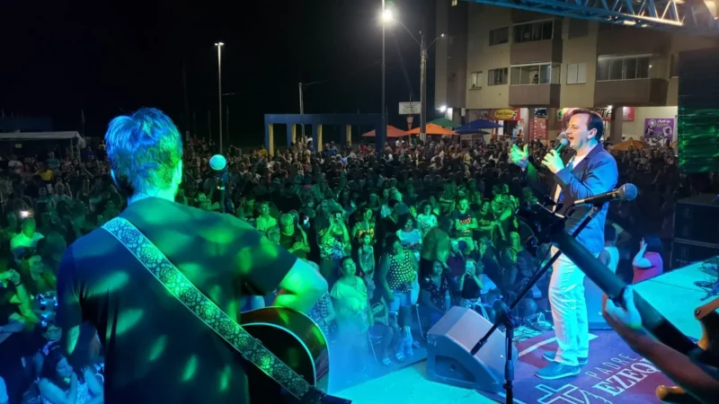 Show com Padre Ezequiel Dal Pozzo e Música na Praça foram atrações do fim de semana