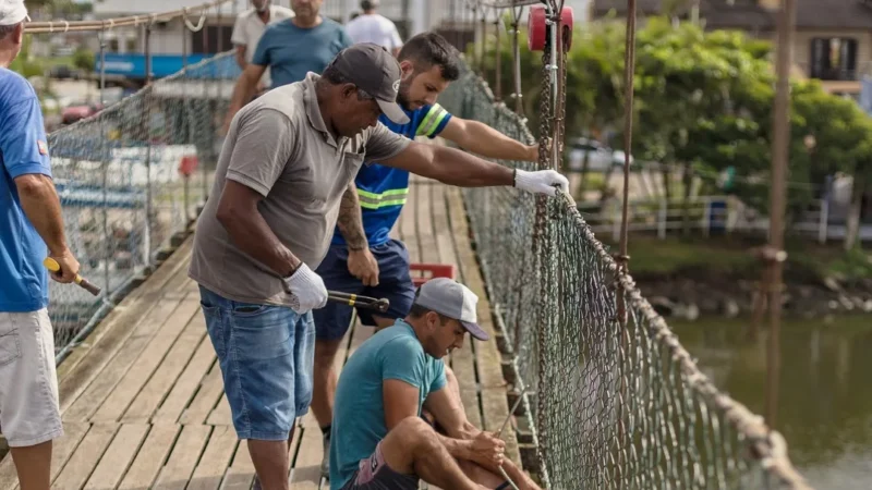 Ponte pênsil reparada após acidente em Passo de Torres