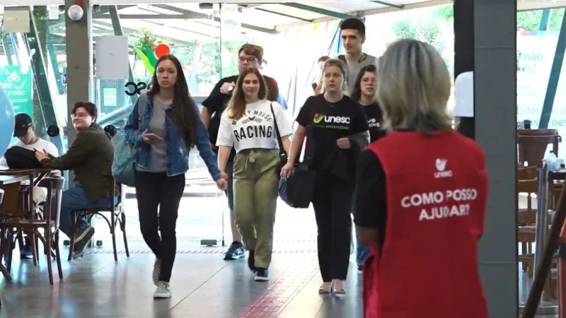 Alunos são recebidos para início do ano letivo Unesc