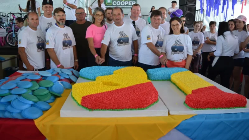 Um bolo de 105 quilos para os 31 anos de Morro Grande