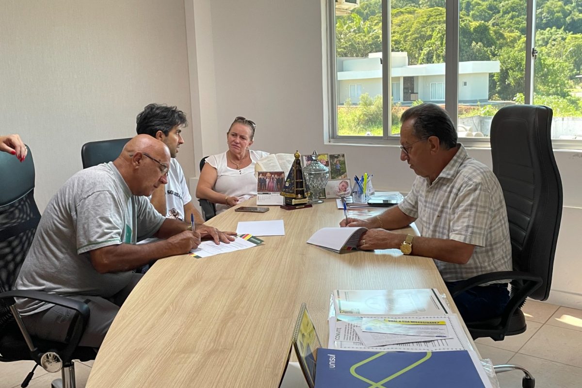 Prefeitura de Maracajá assina convênio de repasse de R$ 81 mil para a APAE