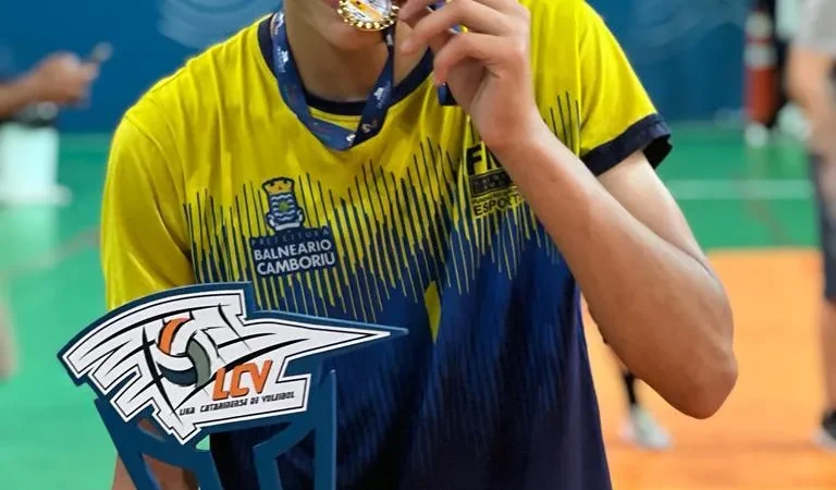 Atleta de Balneário Gaivota é convocado para a Seleção Catarinense de Voleibol SUB-16 Marcos Eduardo Rosa dos Santos passou por três seletivas, sendo a última no último domingo, 05 de março e o resultado final saiu na manhã de terça-feira, 07.