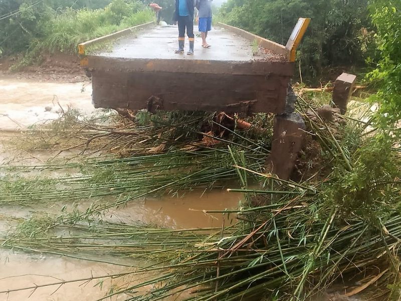 Situação de emergência e pontes caídas em Timbé do Sul por causa da enxurrada 
